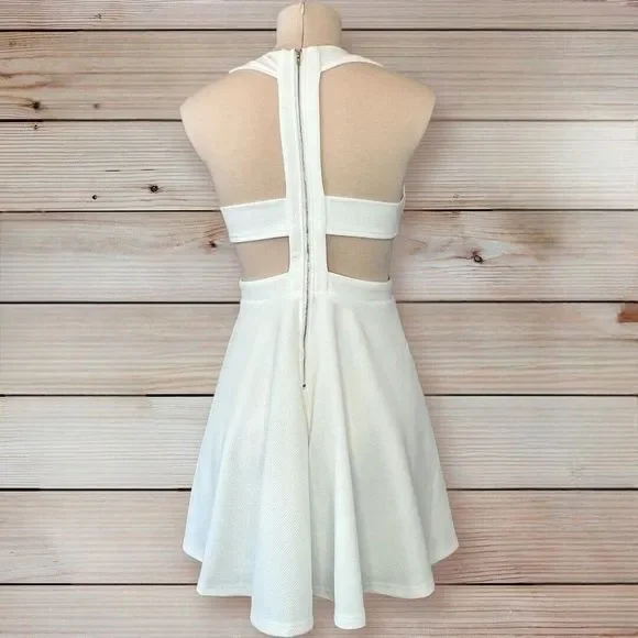 Charlotte Russe White Plunge Neck Cut-out back Skater Dress sz 6 - Picture 4 of 7